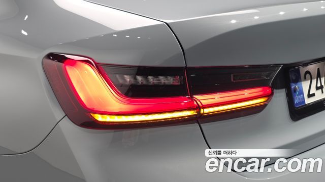 BMW 3-Series 2024 — photo 9