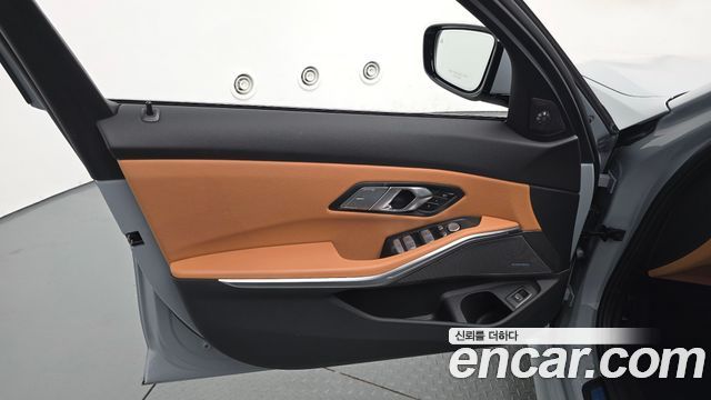 BMW 3-Series 2024 — photo 14