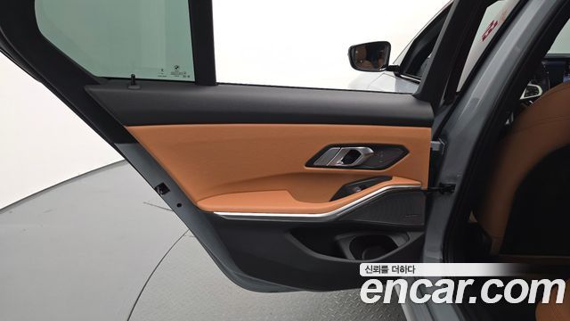 BMW 3-Series 2024 — photo 15