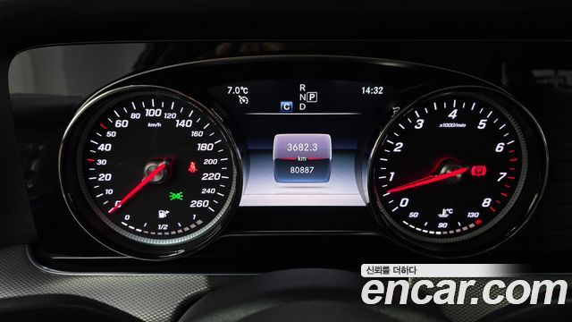 Mercedes-Benz E-Class 2019 — photo 11