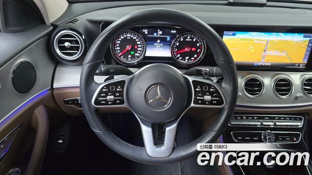 Mercedes-Benz E-Class 2019 — photo 18
