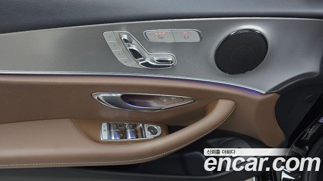 Mercedes-Benz E-Class 2019 — photo 22