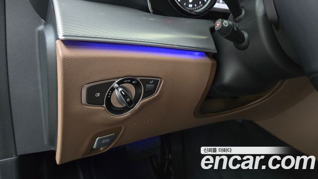 Mercedes-Benz E-Class 2019 — photo 25