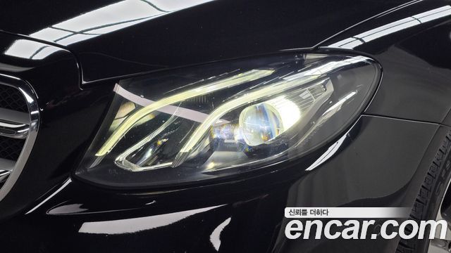 Mercedes-Benz E-Class 2019 — photo 8