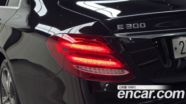 Mercedes-Benz E-Class 2019 — photo 9