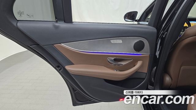 Mercedes-Benz E-Class 2019 — photo 15
