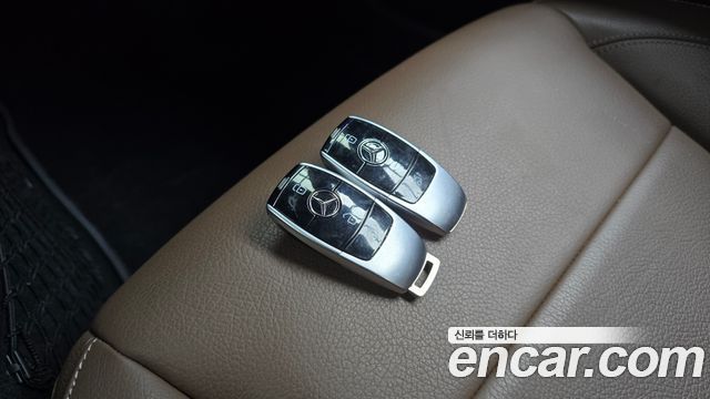 Mercedes-Benz E-Class 2019 — photo 27