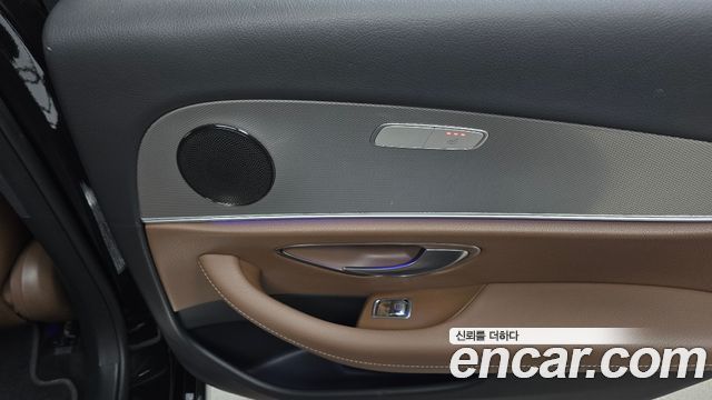 Mercedes-Benz E-Class 2019 — photo 28