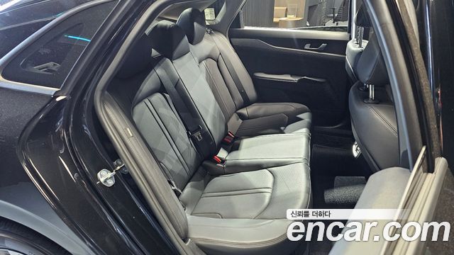 Kia K5 2023 — photo 17