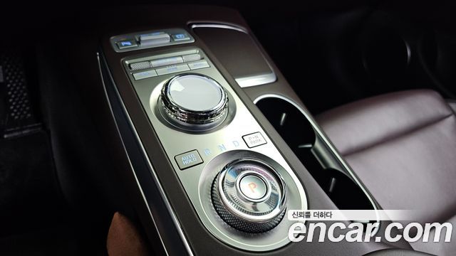 Genesis GV70 2022 — photo 12