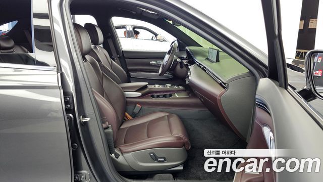 Genesis GV70 2022 — photo 17
