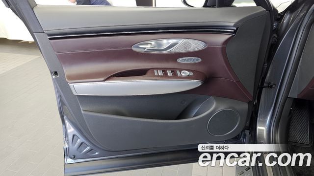 Genesis GV70 2022 — photo 14