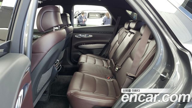 Genesis GV70 2022 — photo 16