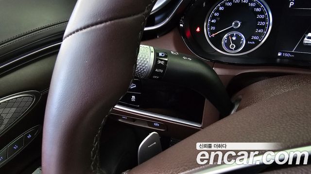 Genesis GV70 2022 — photo 28