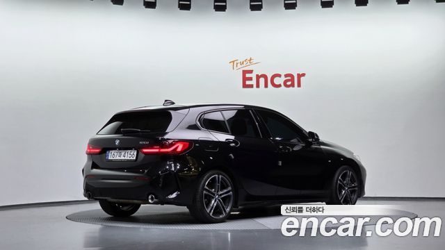 BMW 1-Series 2022 — photo 2