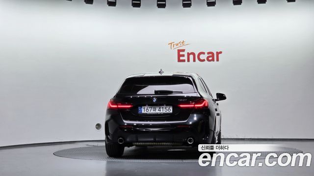BMW 1-Series 2022 — photo 4