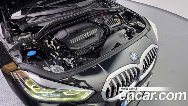 BMW 1-Series 2022 — photo 6