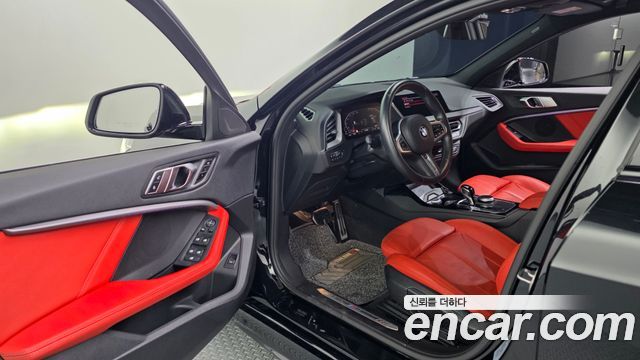 BMW 1-Series 2022 — photo 13
