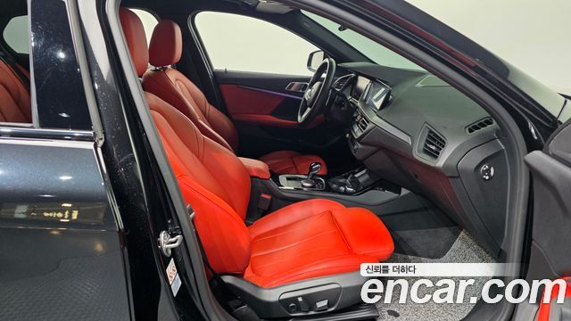 BMW 1-Series 2022 — photo 17