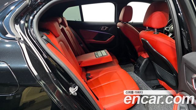 BMW 1-Series 2022 — photo 18
