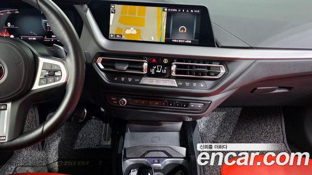 BMW 1-Series 2022 — photo 20