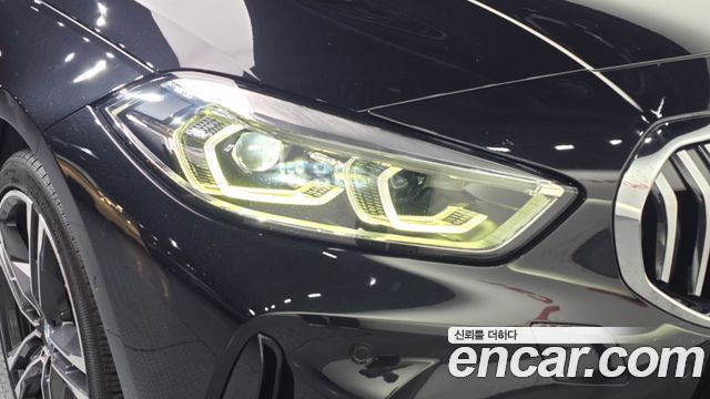 BMW 1-Series 2022 — photo 8