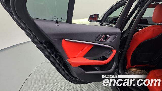 BMW 1-Series 2022 — photo 15