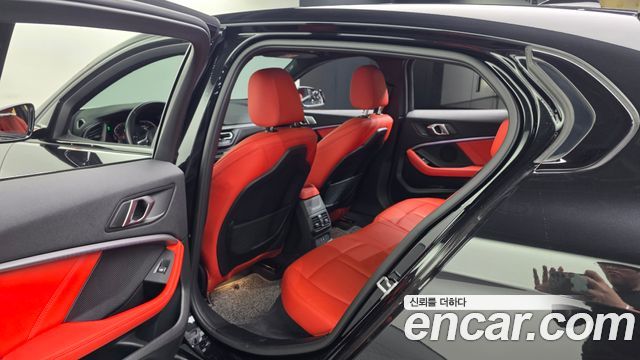 BMW 1-Series 2022 — photo 16