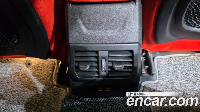 BMW 1-Series 2022 — photo 31