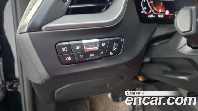 BMW 1-Series 2022 — photo 37