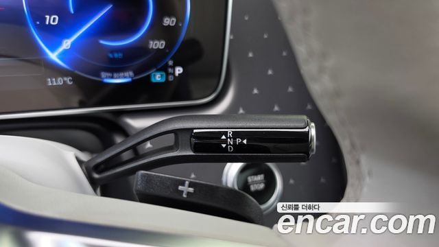 Mercedes-Benz EQE 2023 — photo 12
