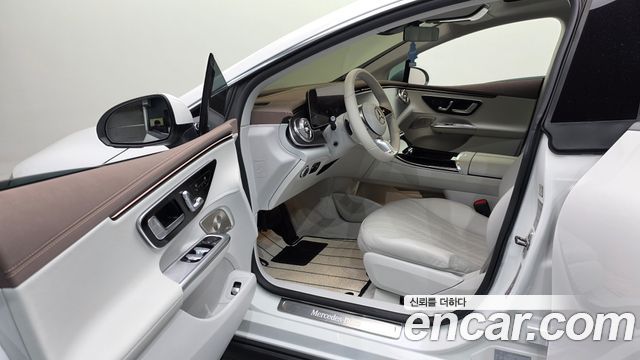Mercedes-Benz EQE 2023 — photo 13