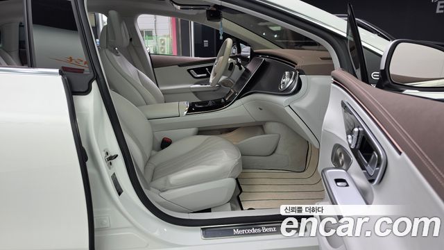Mercedes-Benz EQE 2023 — photo 17