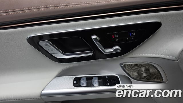 Mercedes-Benz EQE 2023 — photo 22