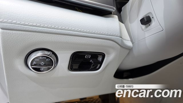 Mercedes-Benz EQE 2023 — photo 23