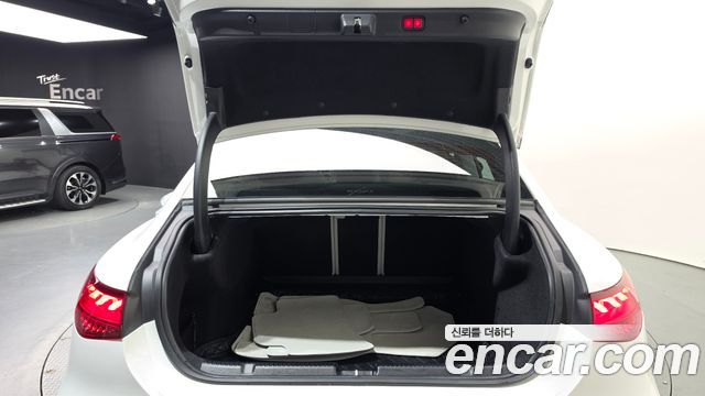 Mercedes-Benz EQE 2023 — photo 26