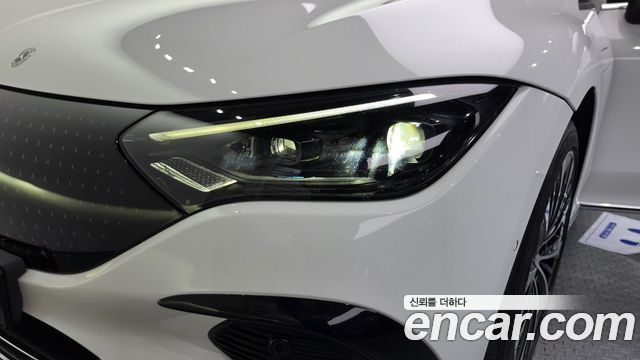 Mercedes-Benz EQE 2023 — photo 8