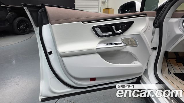 Mercedes-Benz EQE 2023 — photo 14