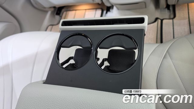 Mercedes-Benz EQE 2023 — photo 29