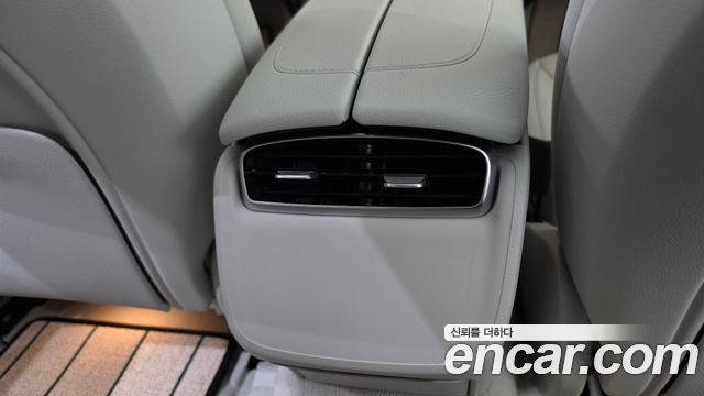 Mercedes-Benz EQE 2023 — photo 30
