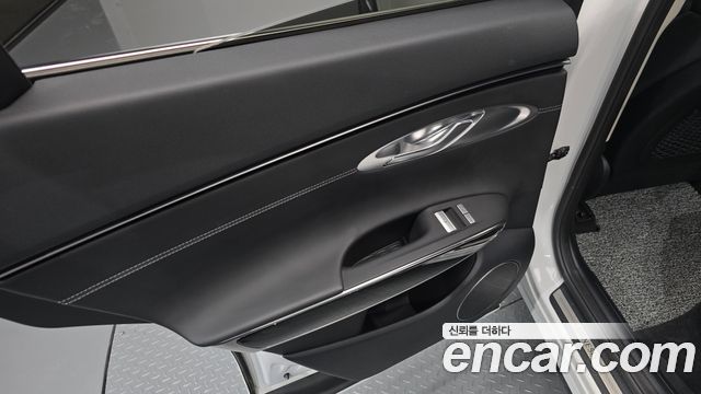 Genesis GV70 2023 — photo 14