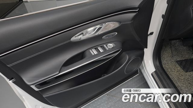 Genesis GV70 2023 — photo 15