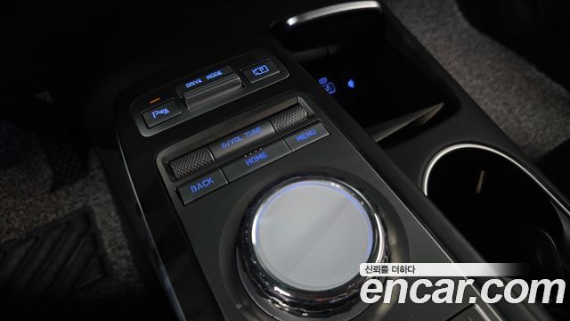 Genesis GV70 2023 — photo 34
