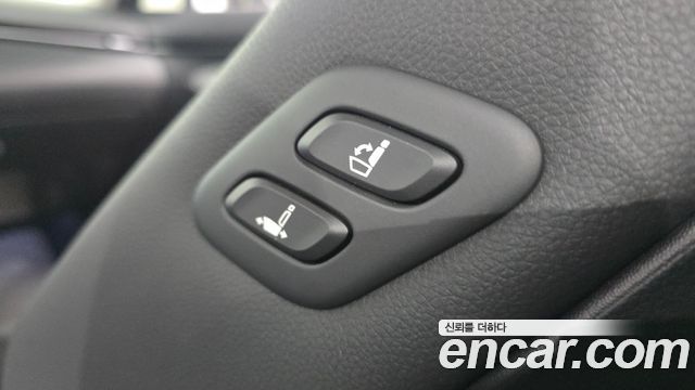 Genesis GV70 2023 — photo 35