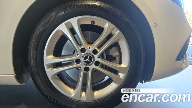 Mercedes-Benz A-Class 2025 — photo 5