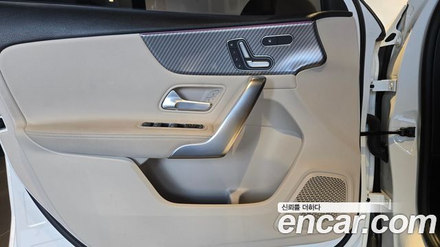 Mercedes-Benz A-Class 2025 — photo 15