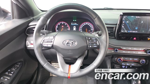 Hyundai Veloster 2019 — photo 19