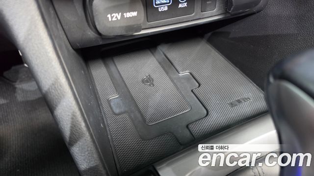 Hyundai Veloster 2019 — photo 21