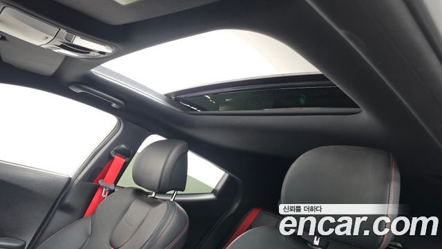 Hyundai Veloster 2019 — photo 22