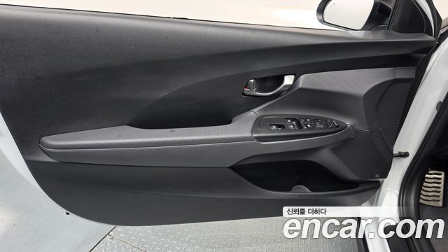 Hyundai Veloster 2019 — photo 14
